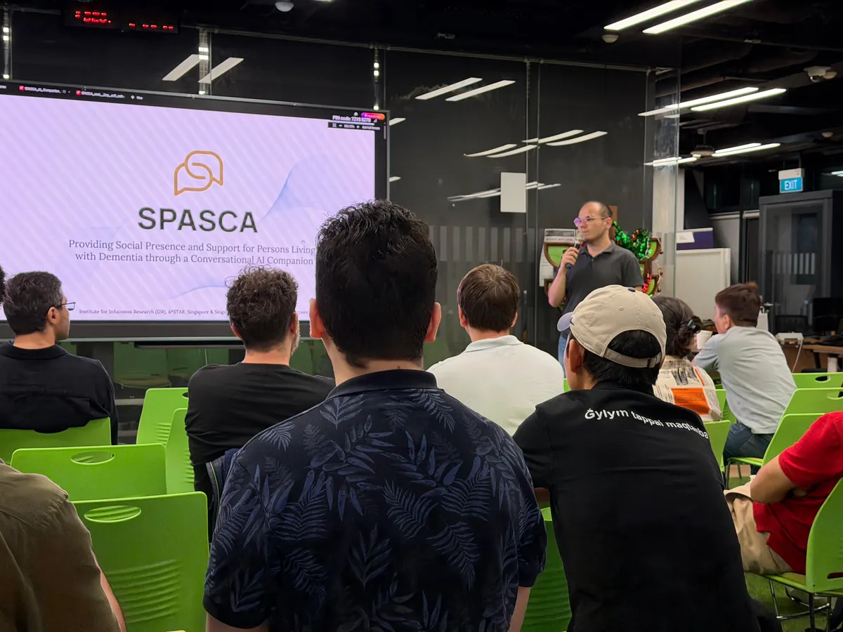 Furkan Ilaslan presenting the SPASCA MedTech project on dementia