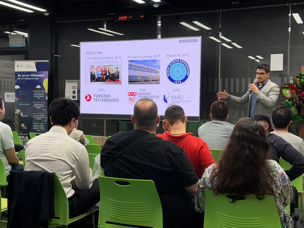 Burak Satar presenting the community's plans for 2026